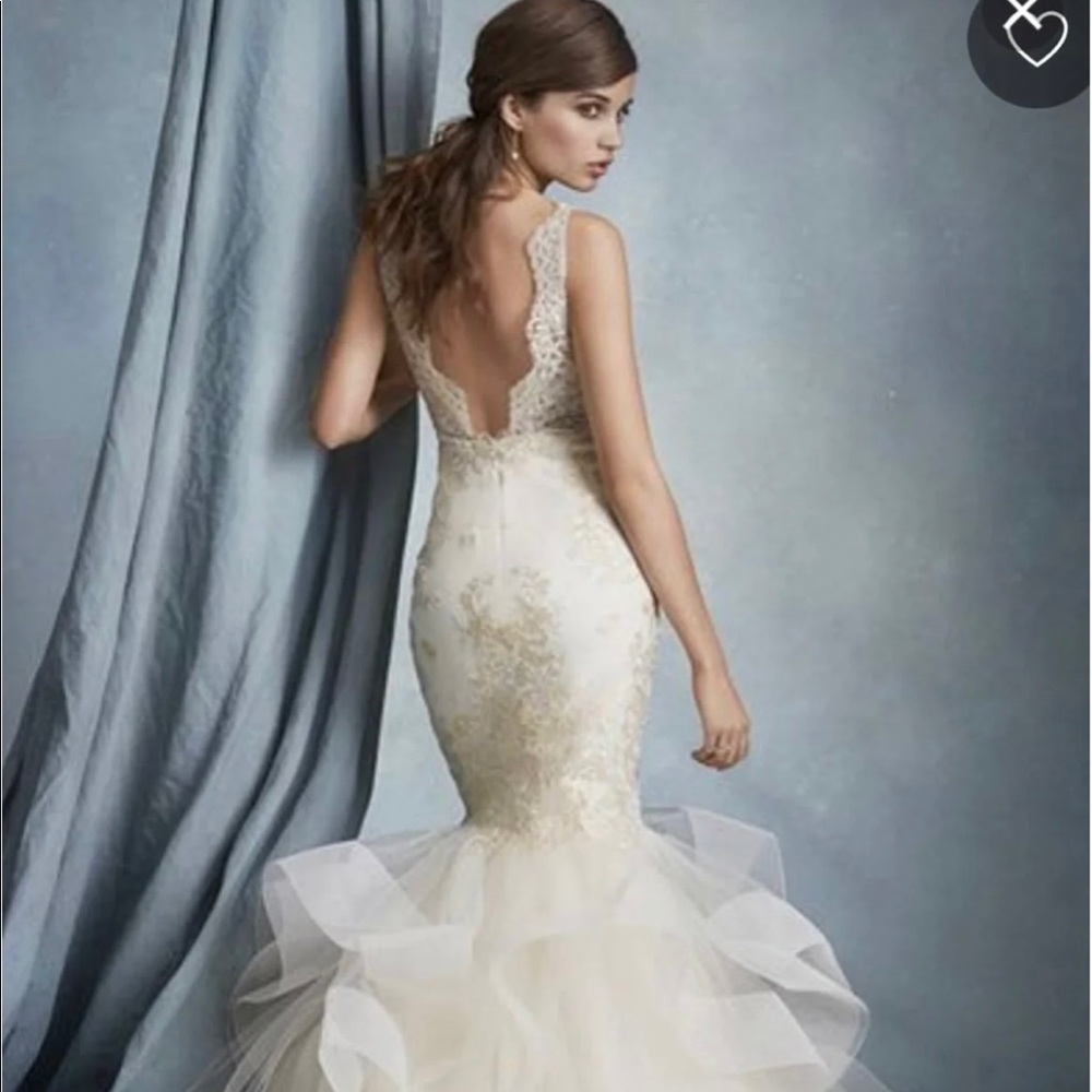Wedding dress - Picture 2 of 4